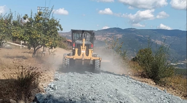 Geyve Belediyesi arazi yollarını ihmal etmiyor